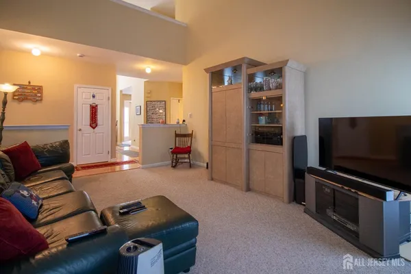 $950,000 | 10 Sequoia Drive, Dayton, NJ 08810