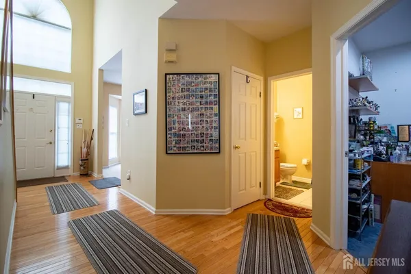 $950,000 | 10 Sequoia Drive, Dayton, NJ 08810