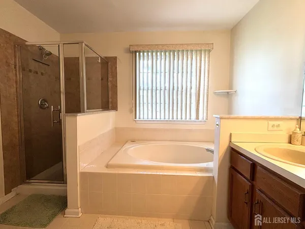 $950,000 | 10 Sequoia Drive, Dayton, NJ 08810