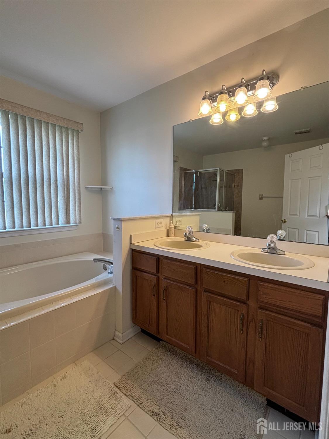 10 Sequoia Drive Dayton, NJ 08810 - Photo 23 of 35