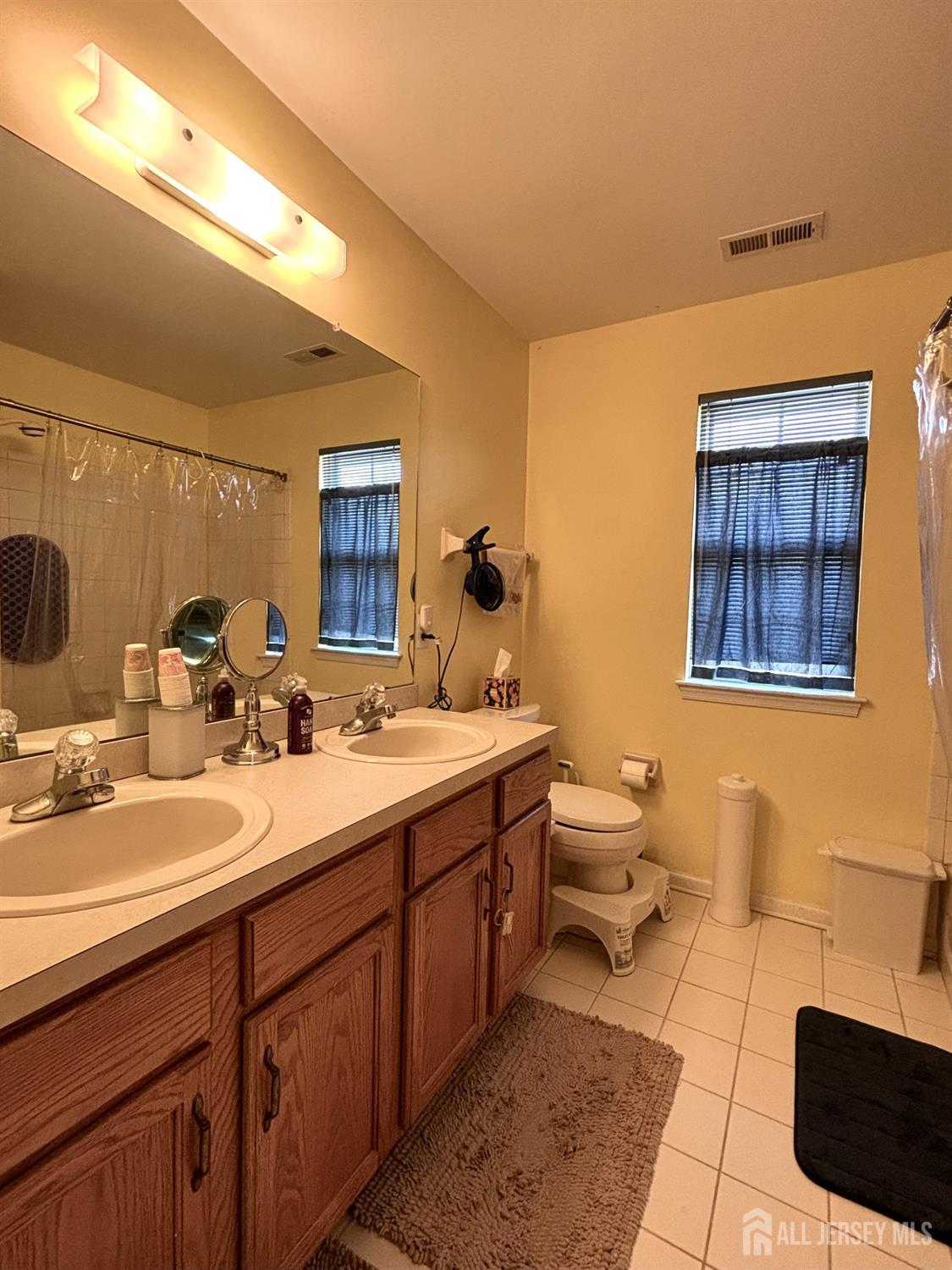 10 Sequoia Drive Dayton, NJ 08810 - Photo 24 of 35