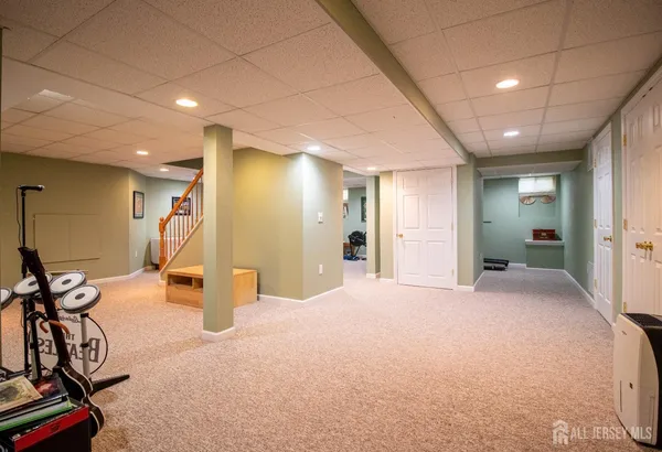 $950,000 | 10 Sequoia Drive, Dayton, NJ 08810