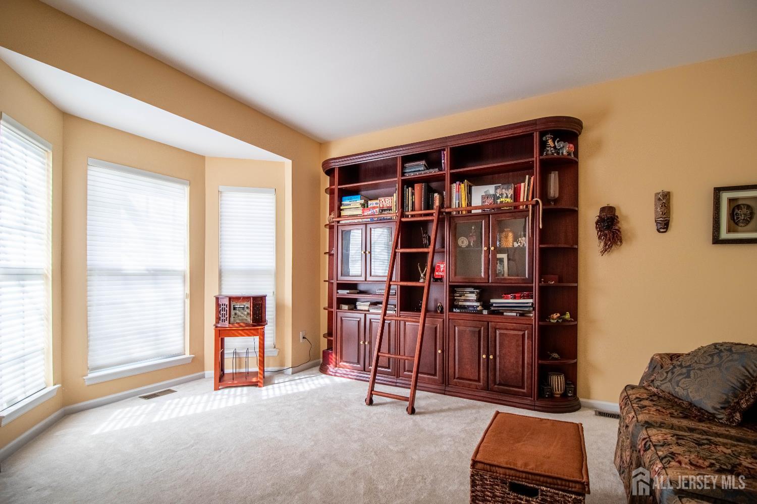 10 Sequoia Drive Dayton, NJ 08810 - Photo 4 of 35