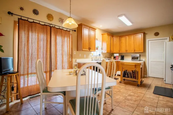 $950,000 | 10 Sequoia Drive, Dayton, NJ 08810