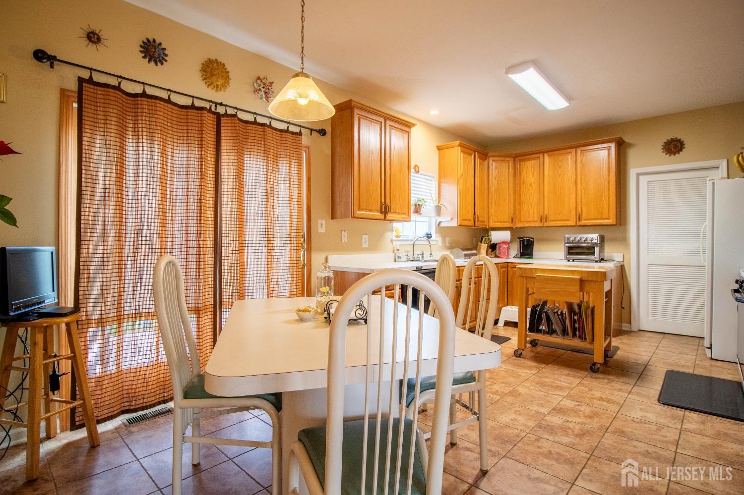 10 Sequoia Drive Dayton, NJ 08810 - Photo 8 of 35