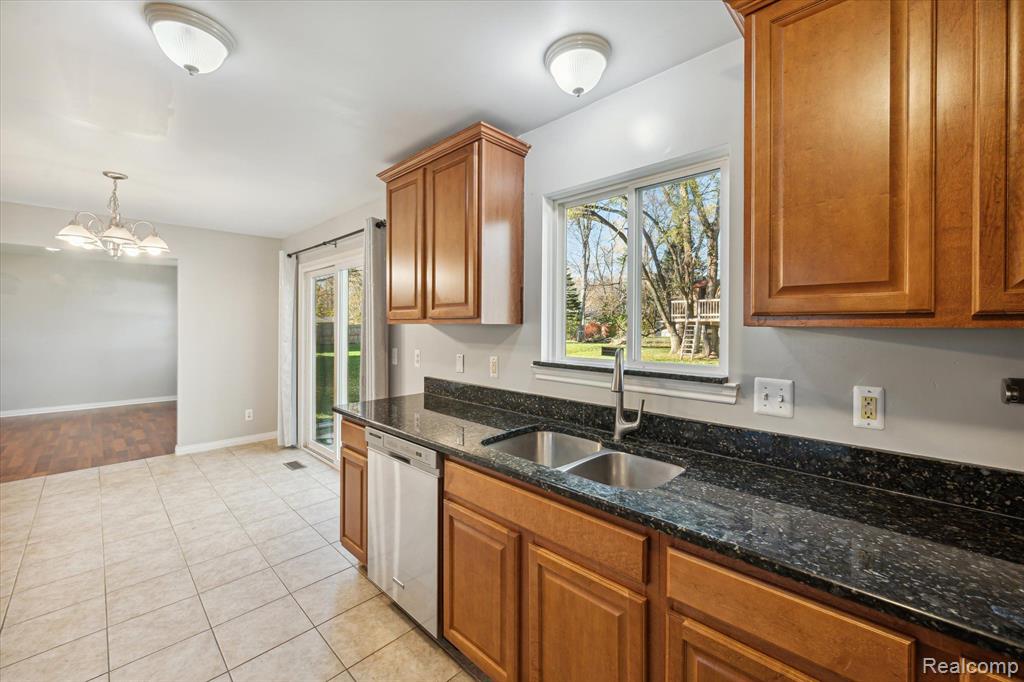 205 Eastlawn Drive Rochester, MI 48307 - Photo 15 of 46