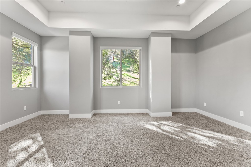 7080 Bella Vista Road Atascadero, CA 93422 - Photo 18 of 40 Primary bedroom.