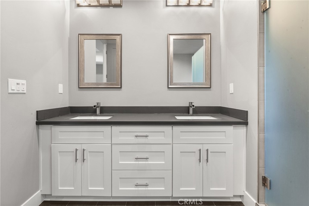 7080 Bella Vista Road Atascadero, CA 93422 - Photo 21 of 40 Primary bath, dual vanities.