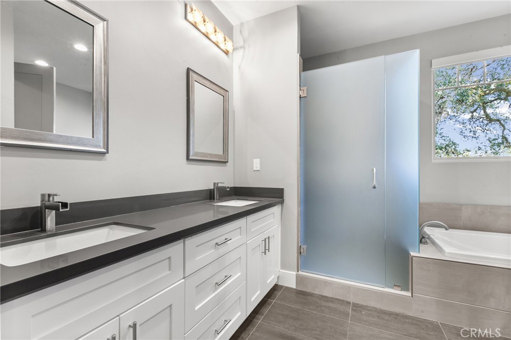 7080 Bella Vista Road Atascadero, CA 93422 - Photo 22 of 40 Primary bath.