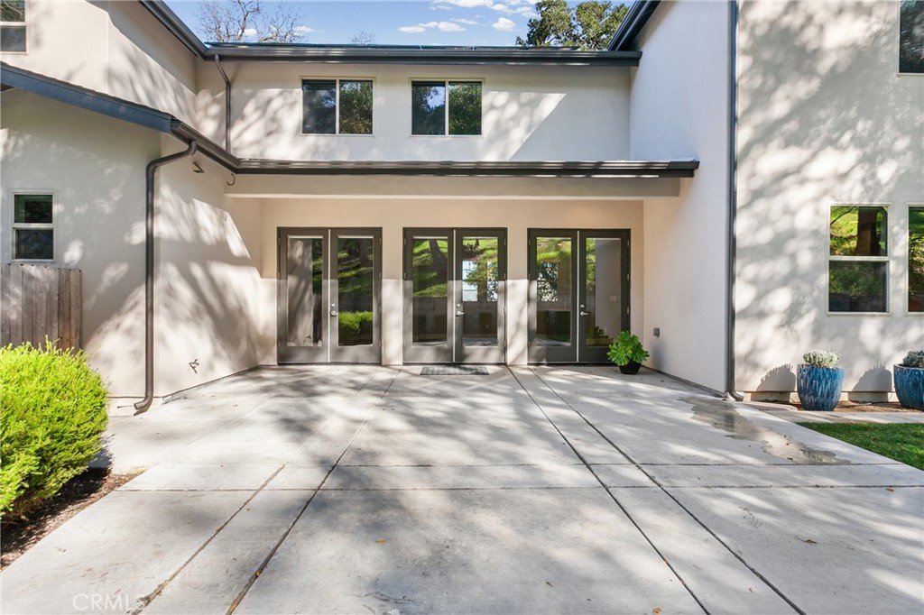 7080 Bella Vista Road Atascadero, CA 93422 - Photo 8 of 40 Back patio.