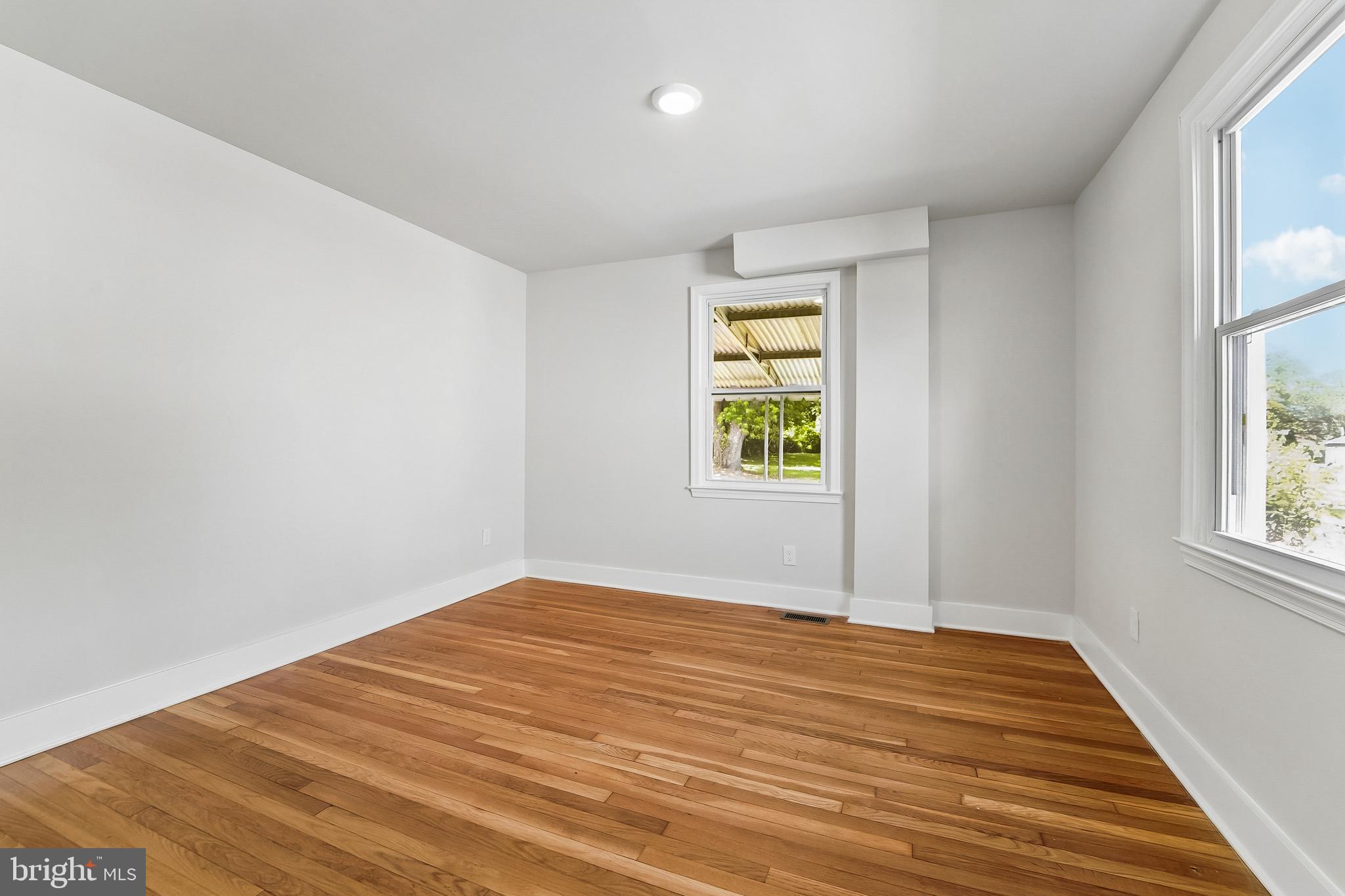 5404 Radecke Avenue Baltimore, MD 21206 - Photo 13 of 29 Den