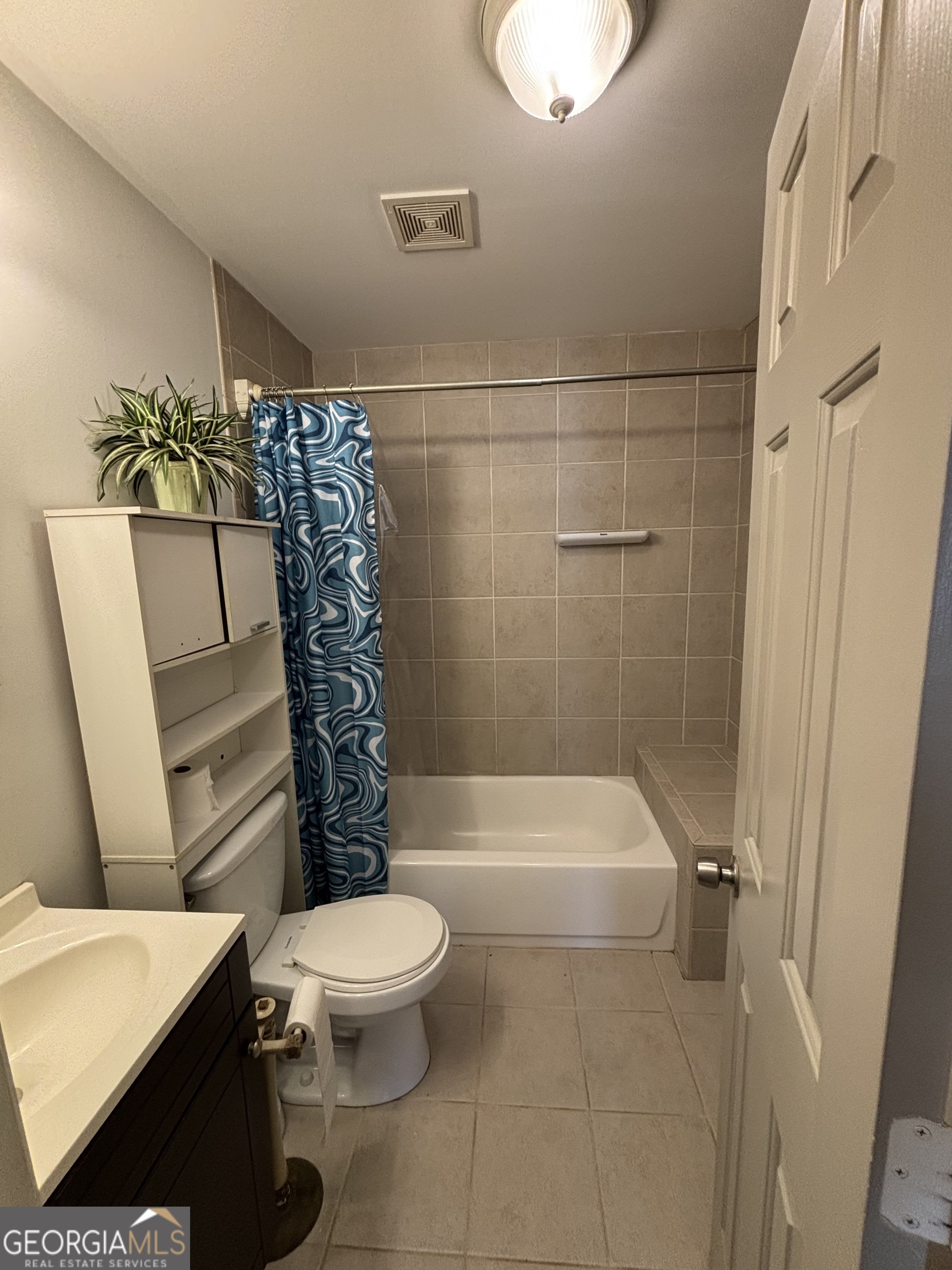 88 East Washington Street Newnan, GA 30263 - Photo 8 of 9 a bathroom with a toilet a sink and bathtub