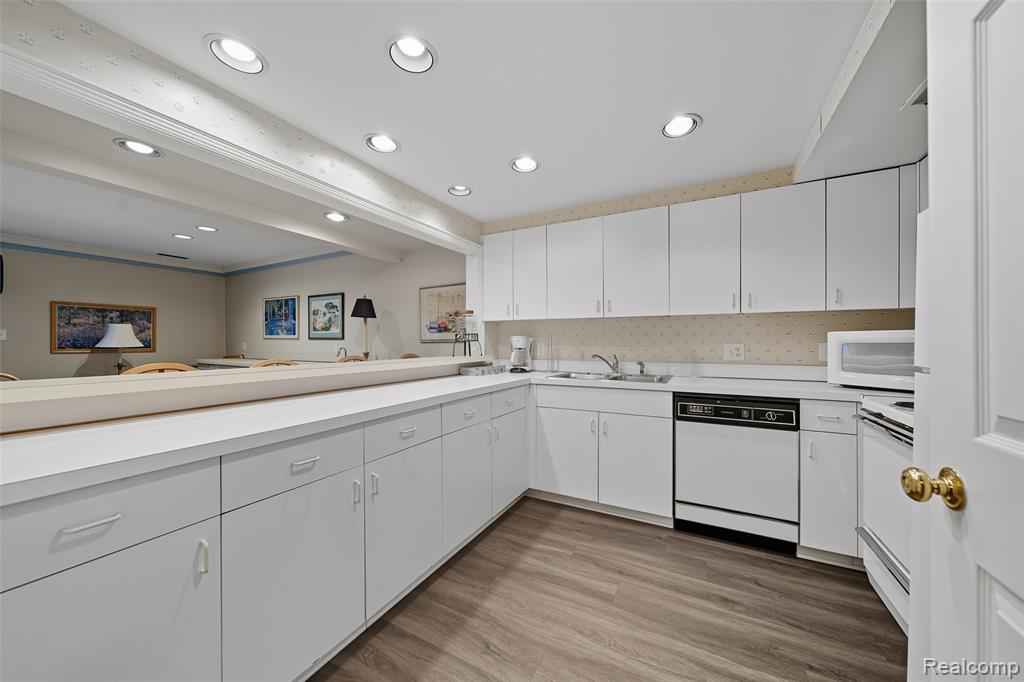 19710 West 13 Mile Road, Unit 108 Beverly Hills, MI 48025 - Photo 11 of 48