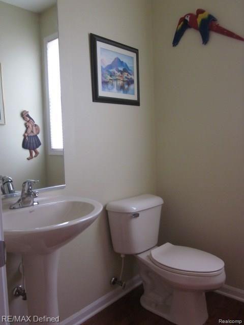 3975 Ridgemonte Court Rochester, MI 48306 - Photo 15 of 39 Guest Powder Room