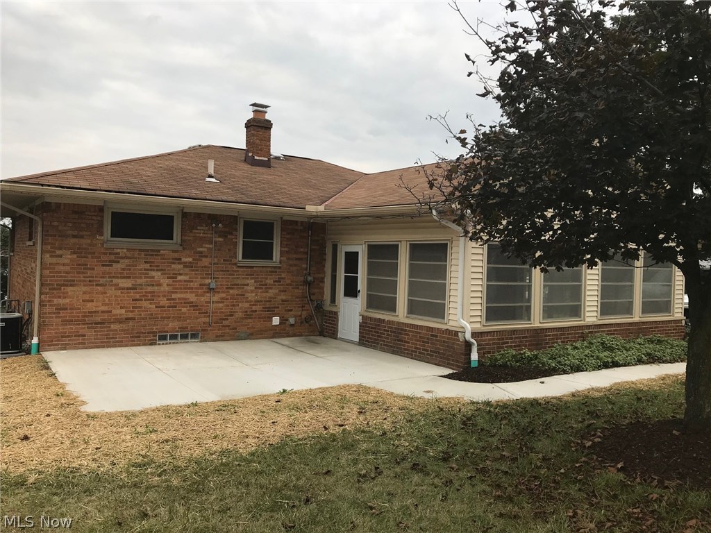 7319 Sagamore Road Cleveland, OH 44134 - Photo 3 of 30