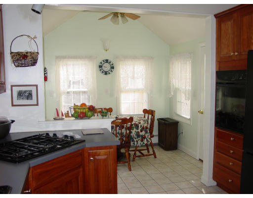 7 Breton Road Upton, MA 01568 - Photo 4 of 4 Gallery Image 4