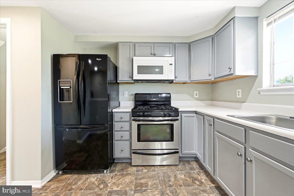 3426 Round Road Baltimore, MD 21225 - Photo 7 of 24