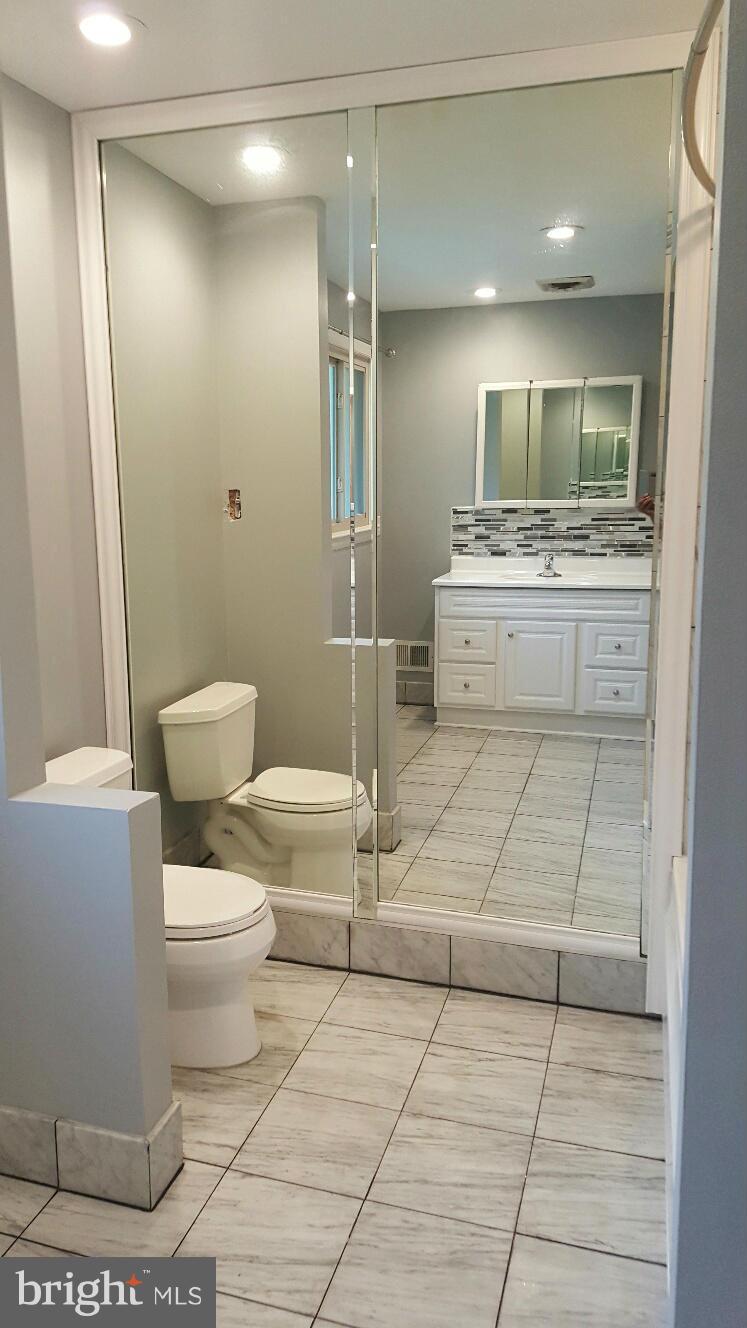 9403 Brandywine Road Clinton, MD 20735 - Photo 22 of 30 Granite/Marble Tile, Soaking Tub With Jets