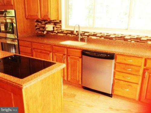 9403 Brandywine Road Clinton, MD 20735 - Photo 10 of 30 Island Cook Top and New Back Splash