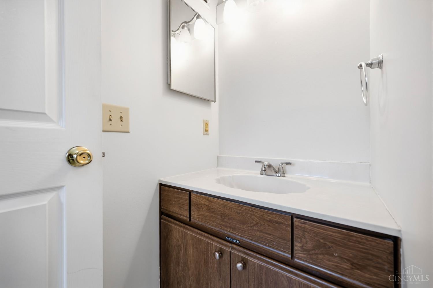 7633 Montgomery Road, Unit 7633 Cincinnati, OH 45236 - Photo 32 of 62 Gallery Image 32
