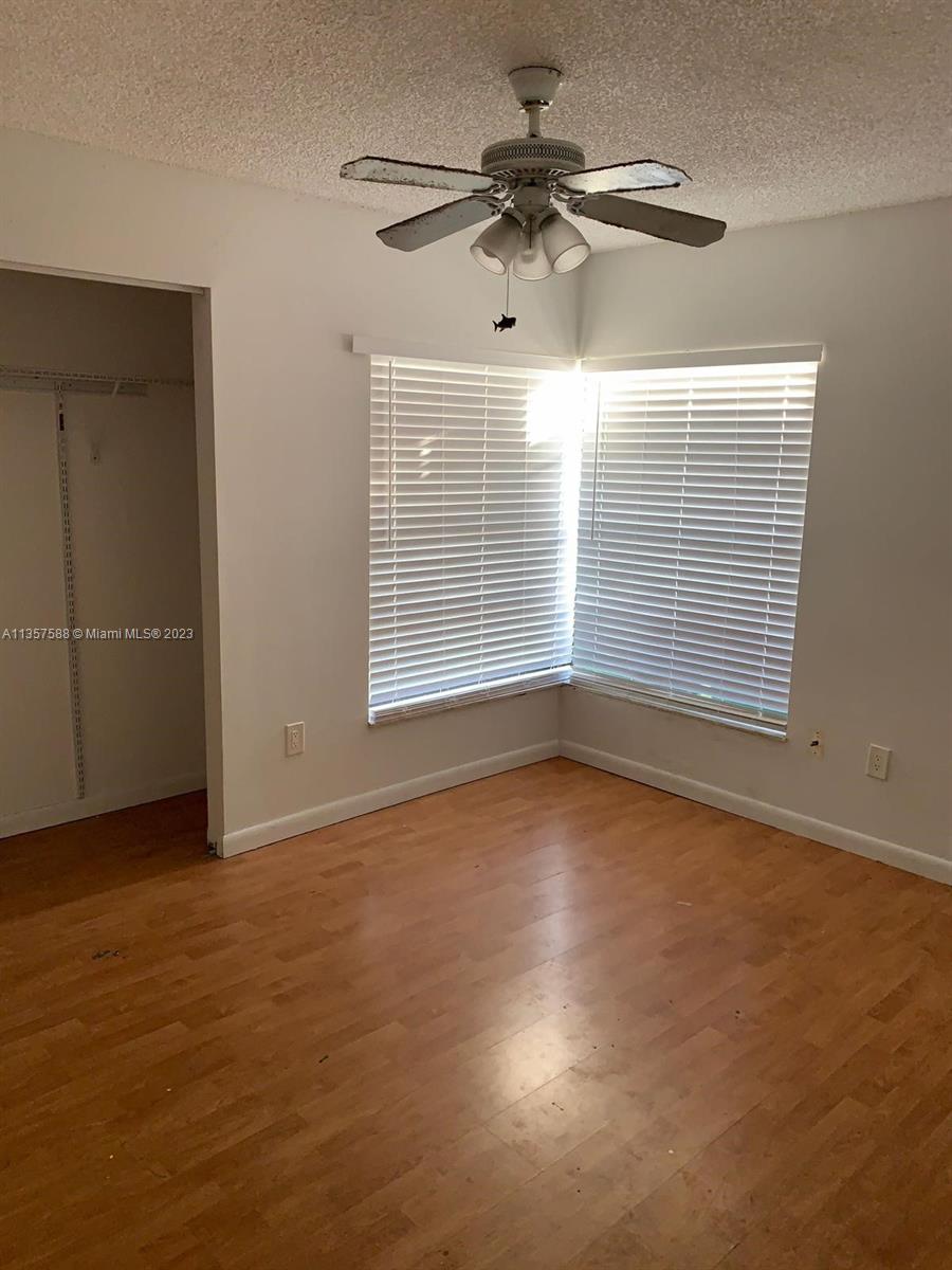 The Hammocks Miami, FL 33186 - Photo 16 of 28 en empty room with windows and ceiling fan