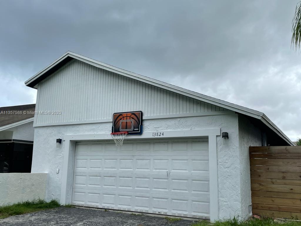 The Hammocks Miami, FL 33186 - Photo 27 of 28 a front view of a house with garage