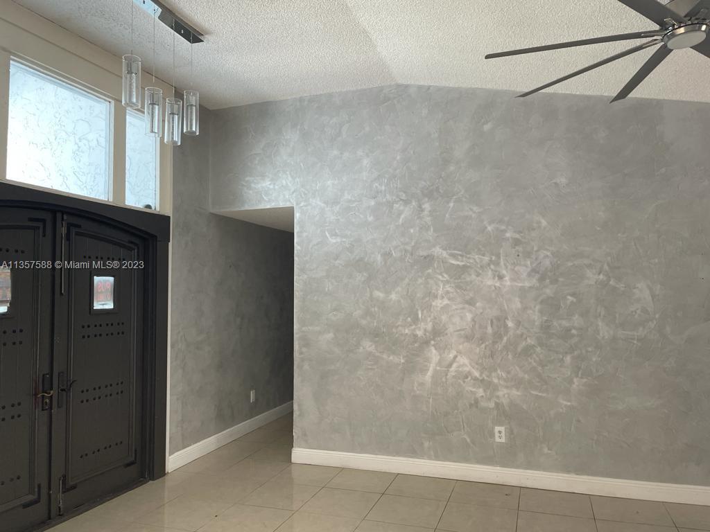 The Hammocks Miami, FL 33186 - Photo 7 of 28 a bathroom with a shower