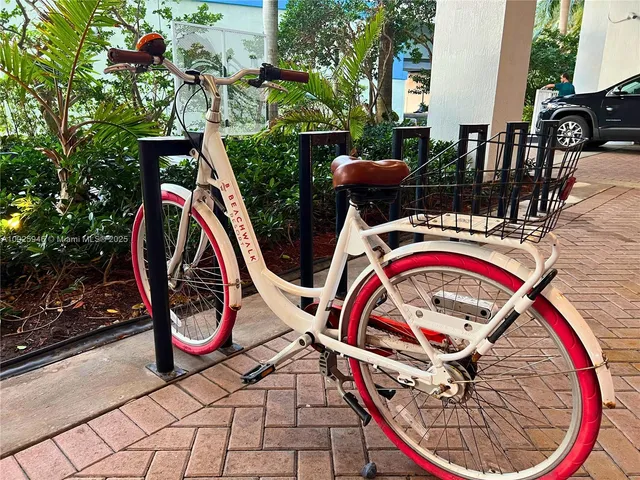 $5,500 | 2602 East Hallandale Beach Boulevard, Unit 1605, Hallandale Beach, FL 33009