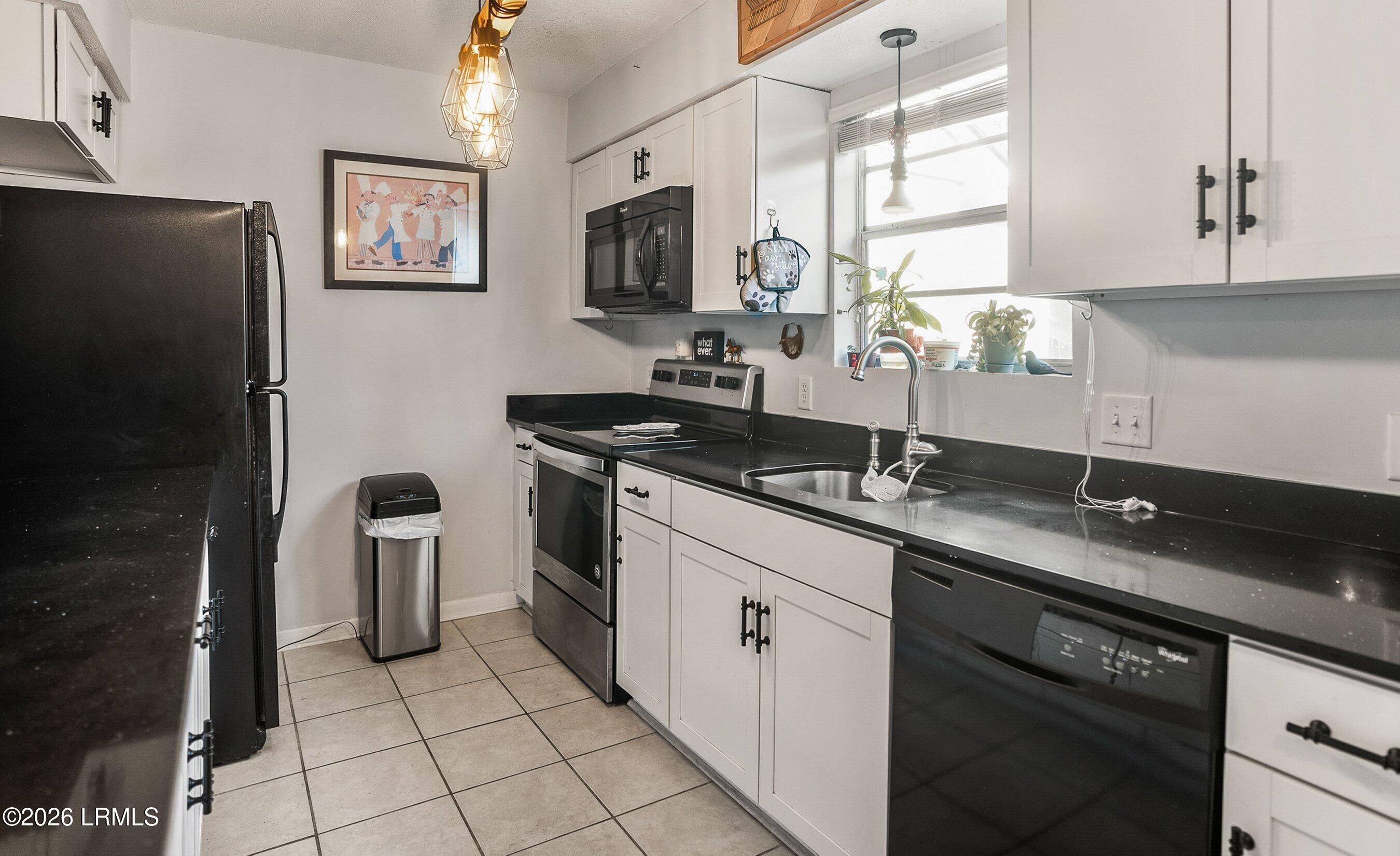 900 State Rd S-7-297, Unit B2 Beaufort, SC 29902 - Photo 7 of 27 BR21