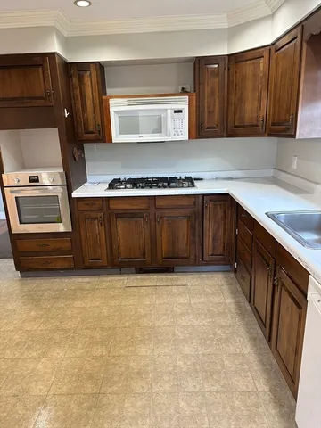 $2,800 | 22 Roundy Street, Unit 2, Beverly, MA 01915