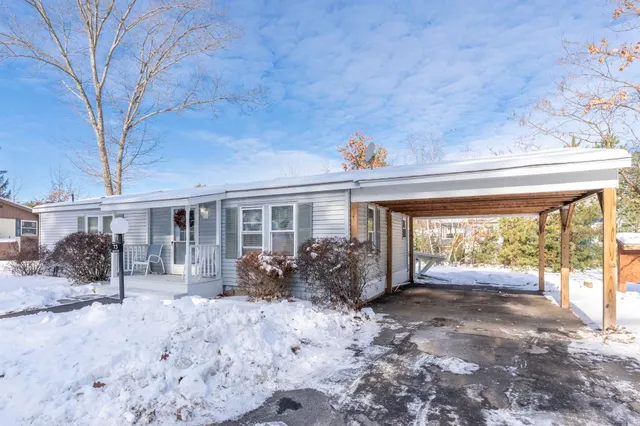 $225,000 | 73 Riverledge Drive, Goffstown, NH 03045