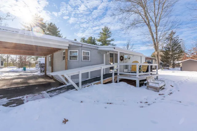 $225,000 | 73 Riverledge Drive, Goffstown, NH 03045