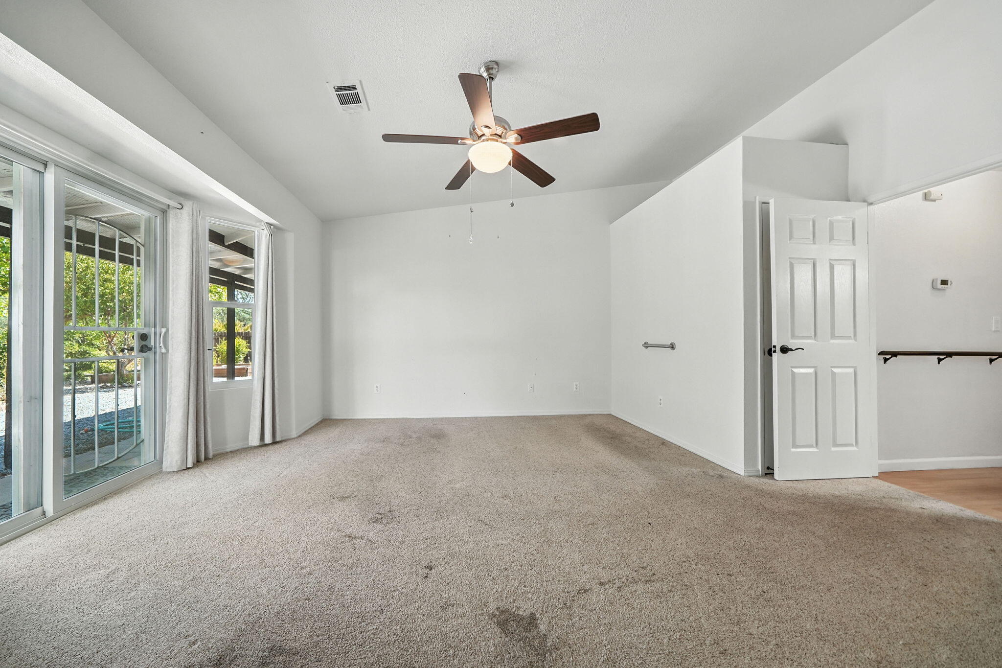 3588 Magnums Way Redding, CA 96003 - Photo 13 of 35 a view of empty room with ceiling fan