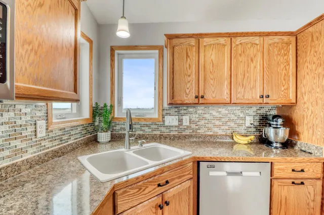 $364,900 | 4510 Sunset Boulevard, West Fargo, ND 58078