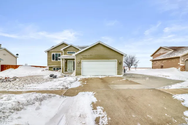 $364,900 | 4510 Sunset Boulevard, West Fargo, ND 58078