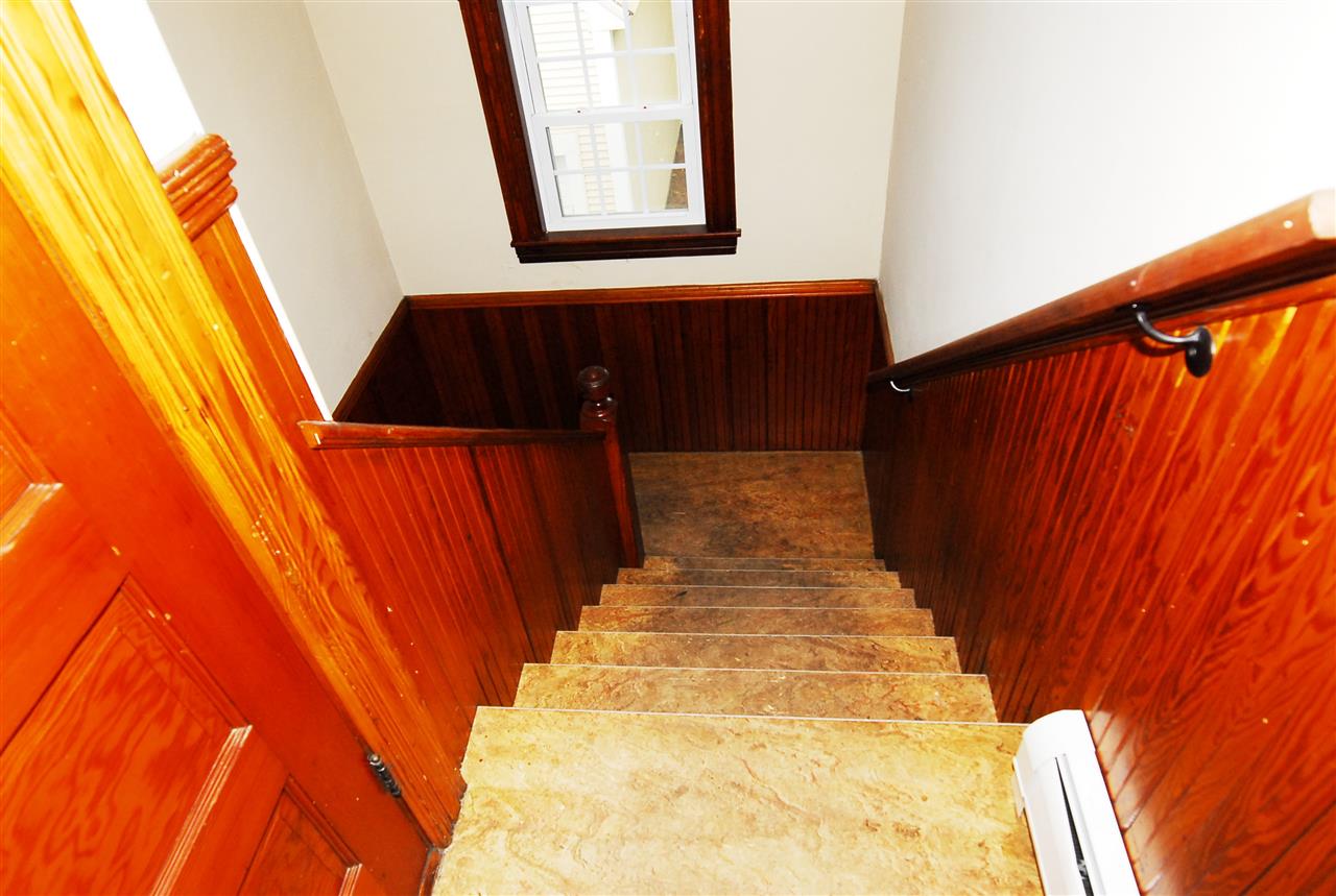 132 Rosedale Avenue Manchester, NH 03103 - Photo 2 of 22