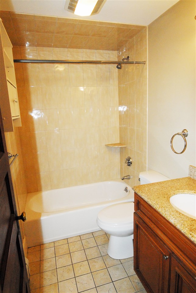 132 Rosedale Avenue Manchester, NH 03103 - Photo 11 of 22