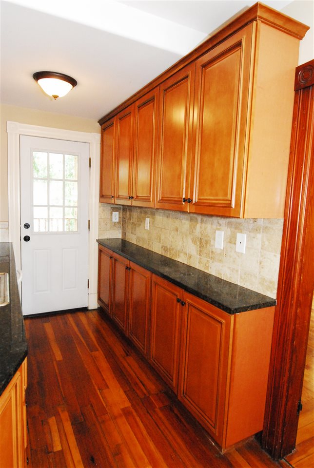 132 Rosedale Avenue Manchester, NH 03103 - Photo 7 of 22