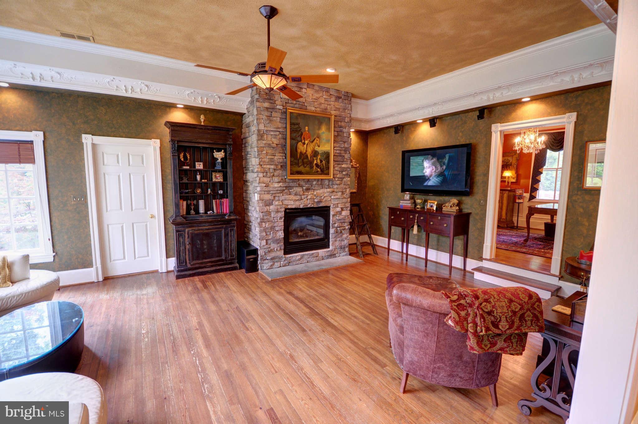 3732 Chain Bridge Road Fairfax, VA 22030 - Photo 11 of 30 Family Room