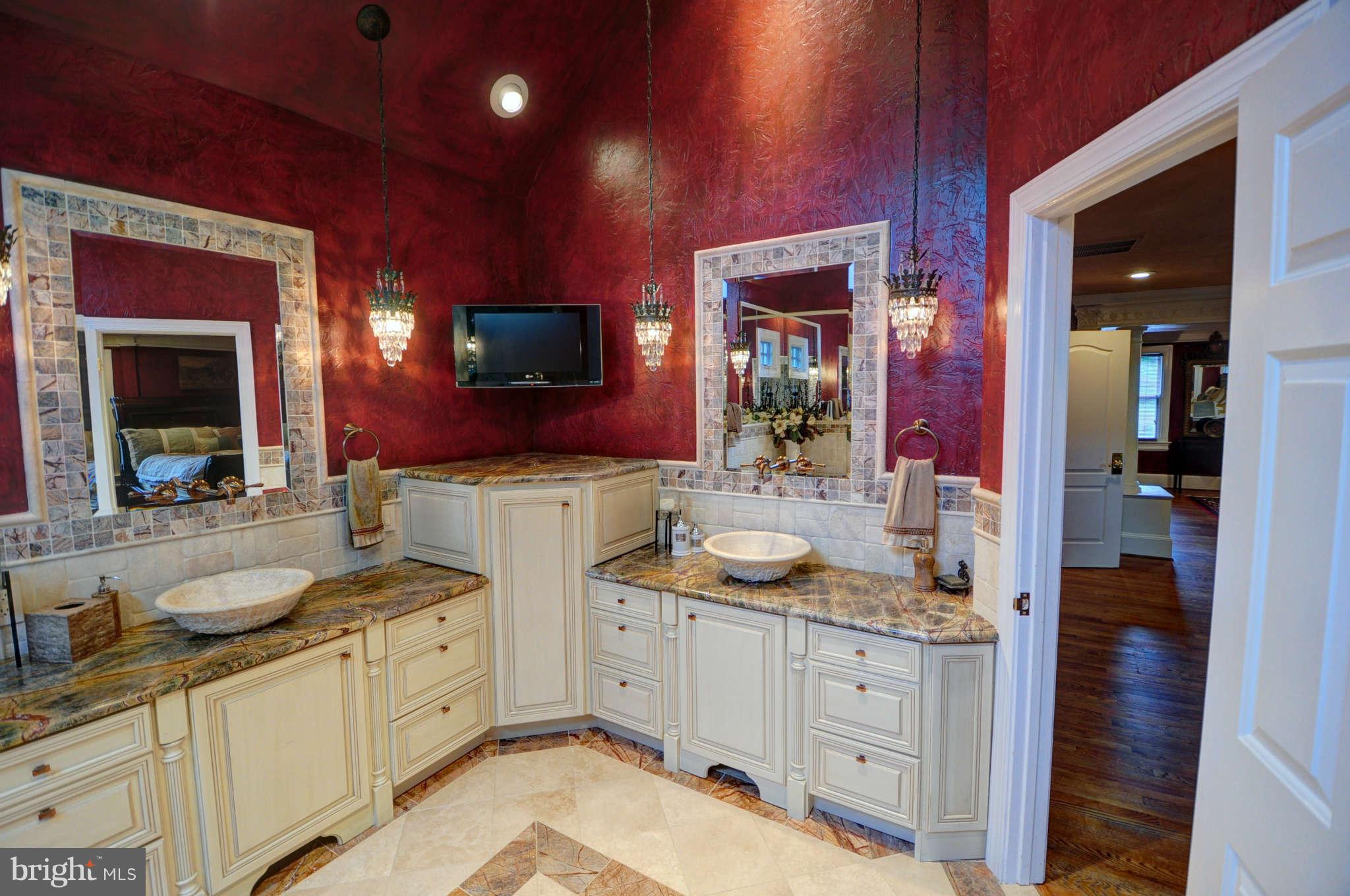 3732 Chain Bridge Road Fairfax, VA 22030 - Photo 18 of 30 Bath (Master)