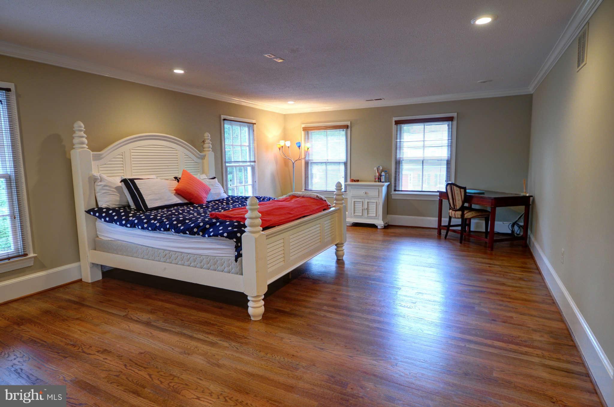 3732 Chain Bridge Road Fairfax, VA 22030 - Photo 20 of 30 Bedroom