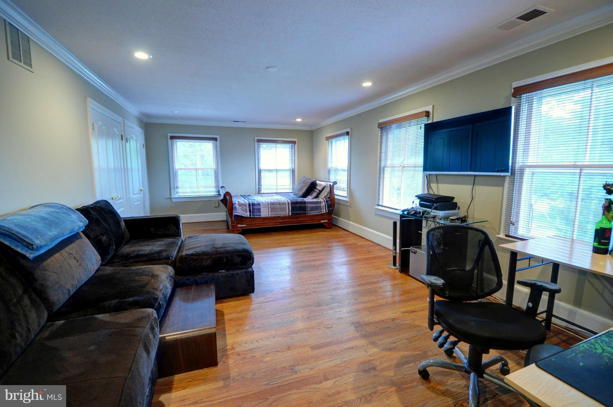 3732 Chain Bridge Road Fairfax, VA 22030 - Photo 21 of 30 Bedroom