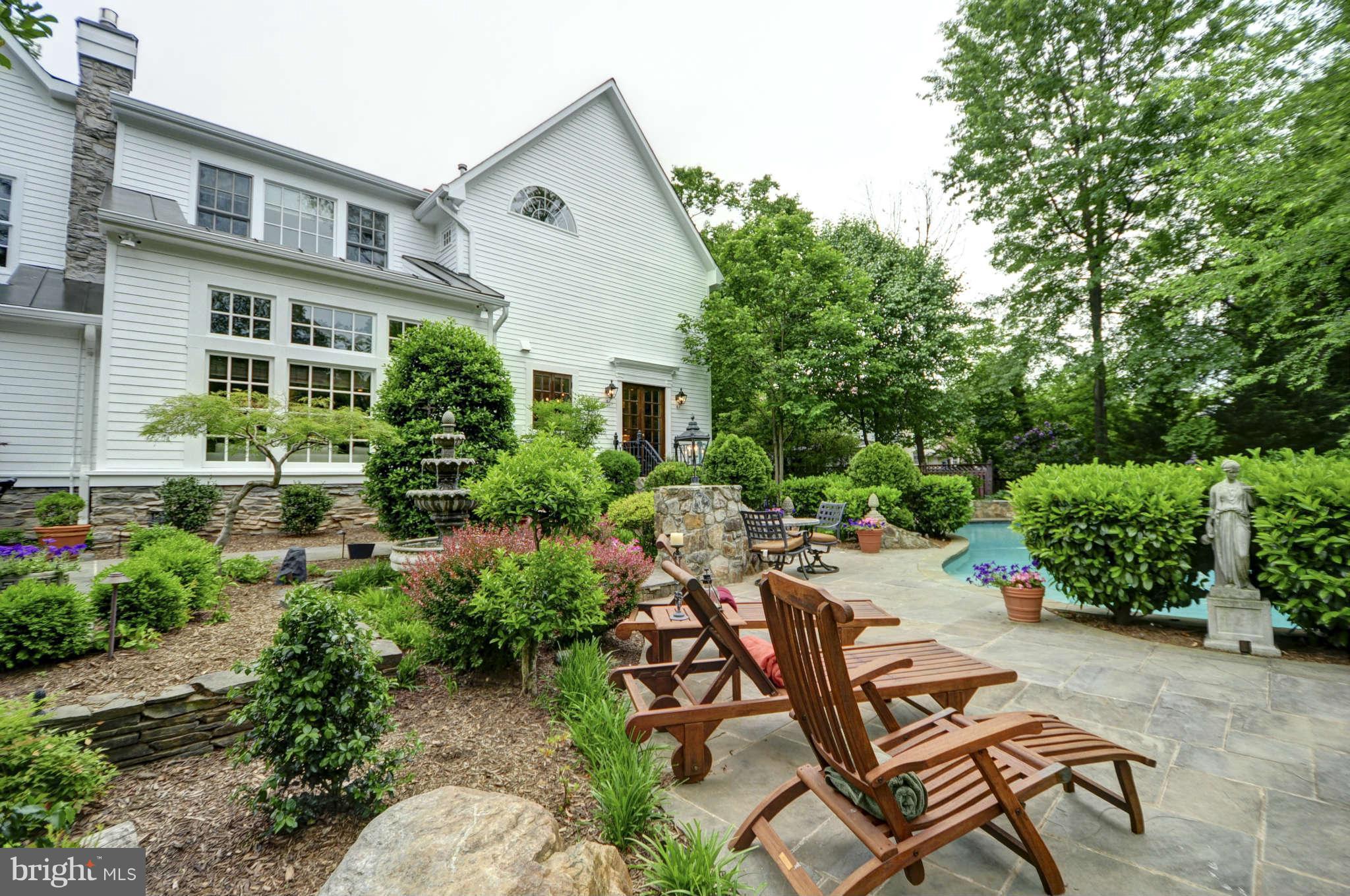 3732 Chain Bridge Road Fairfax, VA 22030 - Photo 27 of 30 Exterior (Rear)