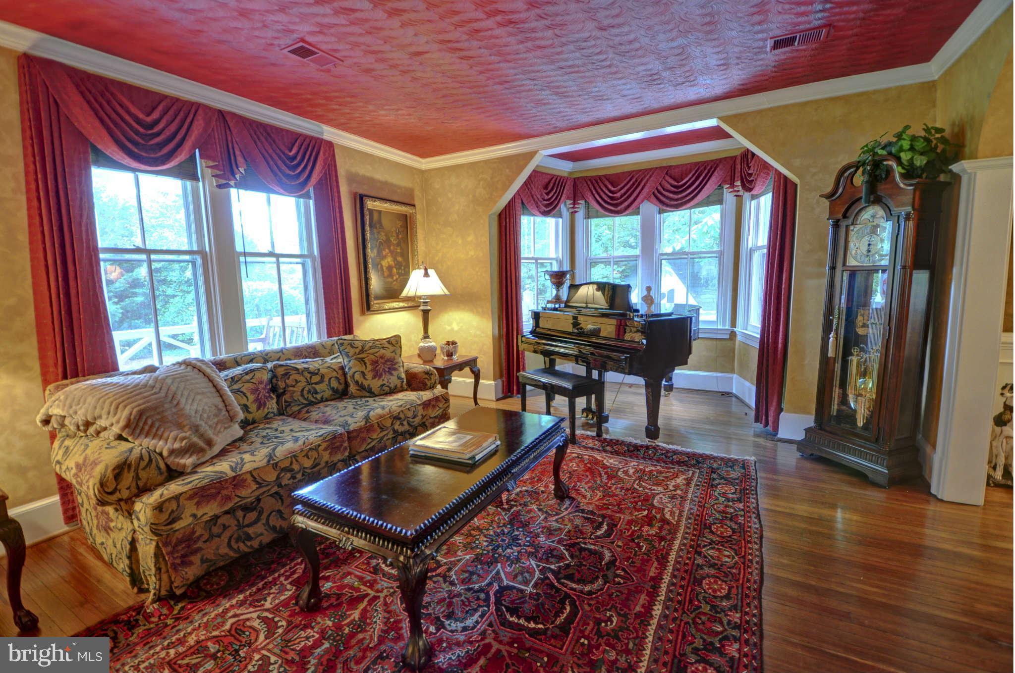3732 Chain Bridge Road Fairfax, VA 22030 - Photo 9 of 30 Living Room