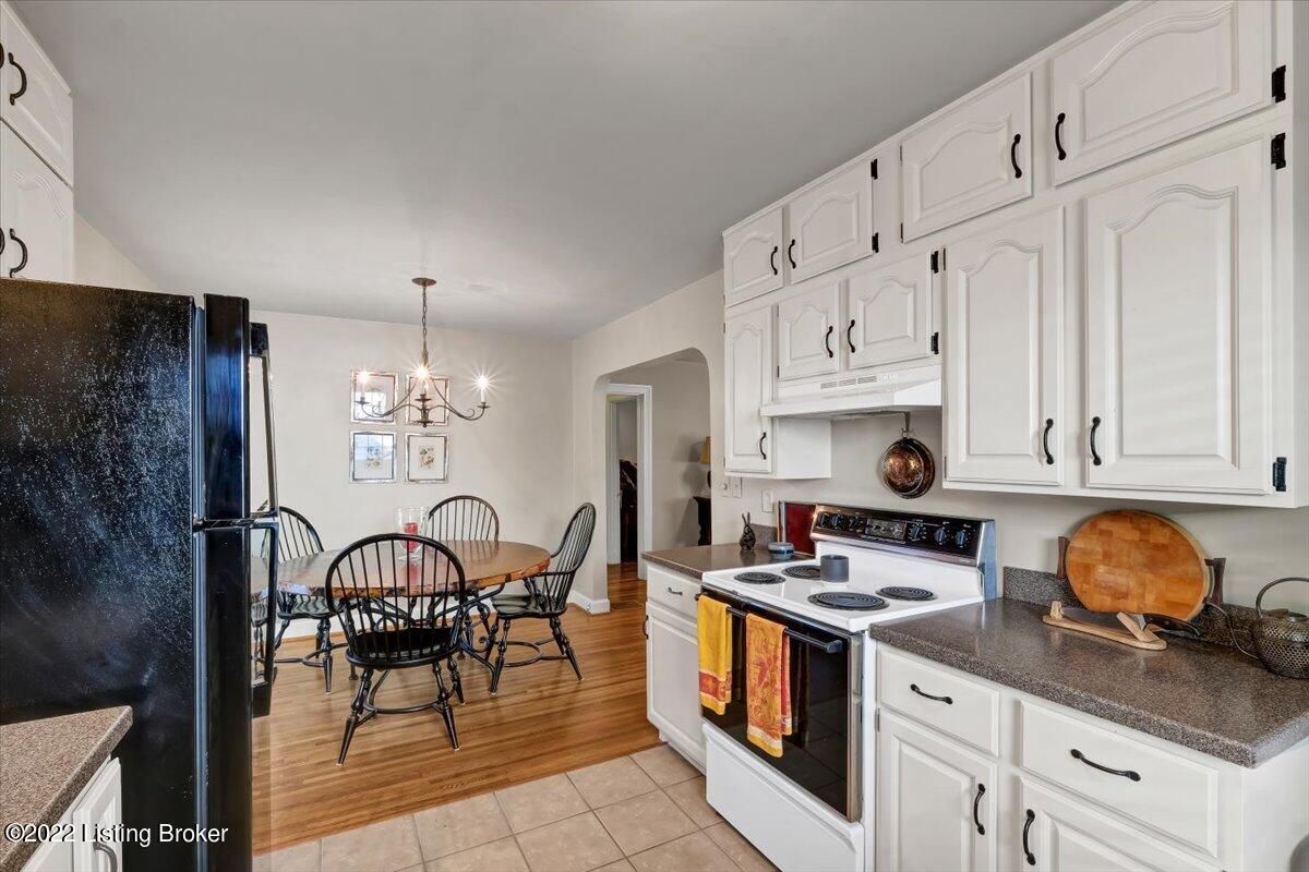 4309 Winchester Road Louisville, KY 40207 - Photo 13 of 39 13-Lots of cabinets and storage