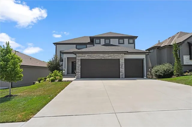 $725,000 | 22615 West 87th Terrace, Lenexa, KS 66227