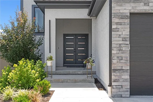 $725,000 | 22615 West 87th Terrace, Lenexa, KS 66227