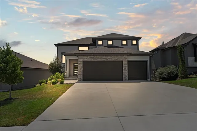 $725,000 | 22615 West 87th Terrace, Lenexa, KS 66227