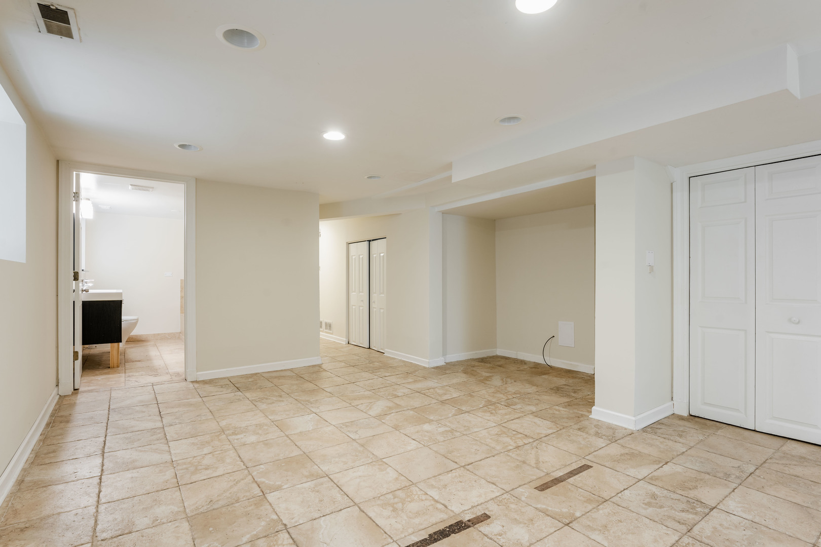 Undisclosed Address Chicago, IL 60614 - Photo 17 of 27 a view of an empty room