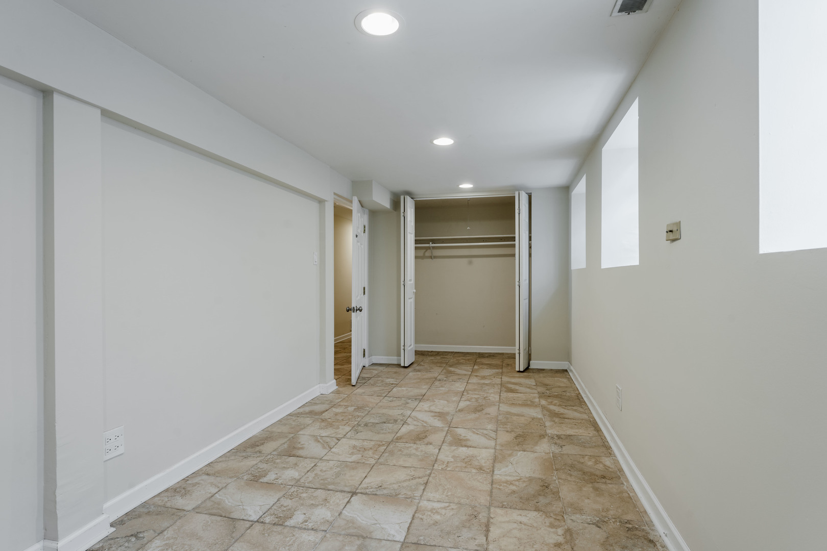 Undisclosed Address Chicago, IL 60614 - Photo 26 of 27 a view of hallway with a window
